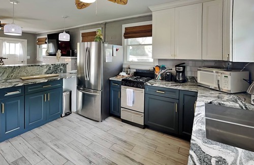 Fulton House | Susie's Place | Pet-friendly, Hot tub