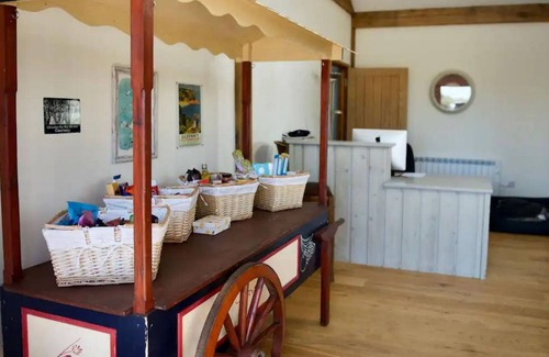Les Clos Landais Cabin | Sustainable Coastal Retreat: Luxury Glamping Safari Tent - Sleeps 6!