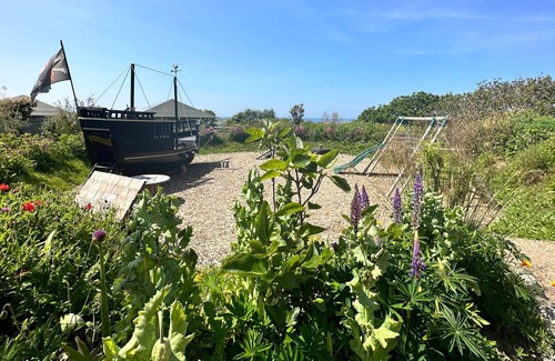 Les Clos Landais Cabin | Sustainable Coastal Retreat: Luxury Glamping Safari Tent - Sleeps 6!