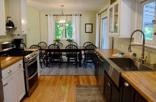 Suttons Bay House | Suttons Bay Beach Road Cottage