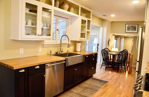 Suttons Bay House | Suttons Bay Beach Road Cottage