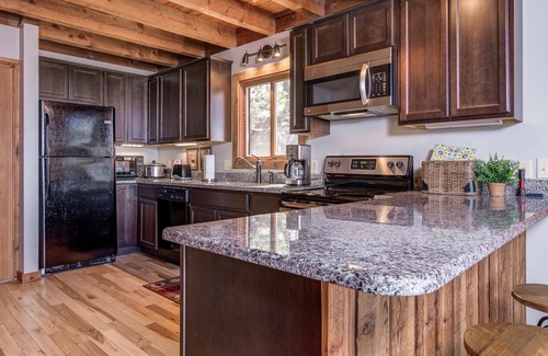 Skyland Cabin | Suzie Luxury Cabin Asheville HOT TUB VIEWS nr BILTMORE