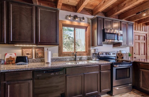 Skyland Cabin | Suzie's Luxury Cabin Asheville HOT TUB VIEWS nr BILTMORE.