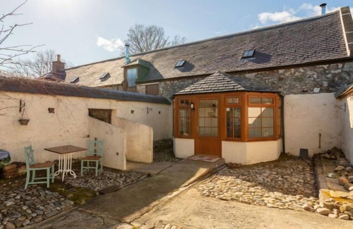 Aberchirder House | Swallow Cottage by Interhome