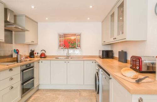 Eaton Mascott Cottage | SWALLOWS COTTAGE, family friendly, luxury holiday cottage in Harley