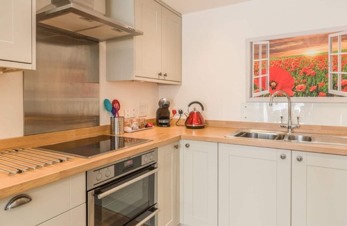 Eaton Mascott Cottage | SWALLOWS COTTAGE, family friendly, luxury holiday cottage in Harley