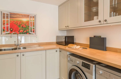 Eaton Mascott Cottage | SWALLOWS COTTAGE, family friendly, luxury holiday cottage in Harley