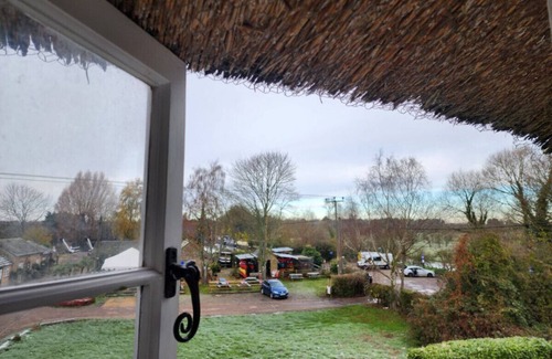 Kidlington House | Swan Cottage, 2-Bedroom, Canal View, Parking, Wifi, Oxford
