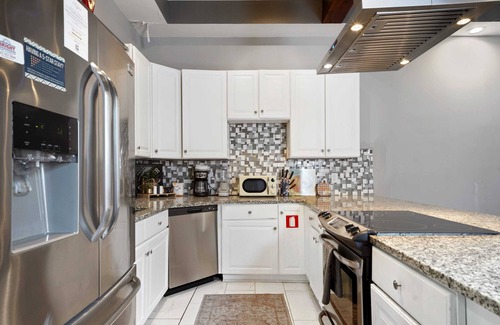 Smoketown Jackson House | Swanky 3 Bedroom/2.5 Bath with King Bed, Parking