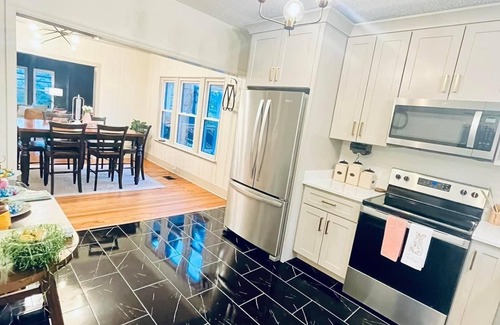 Rossville House | Swanky cottage Hot Tub 6.4 miles to Chattanooga