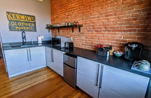 Waverly Apartment | Swanky Downtown Loft