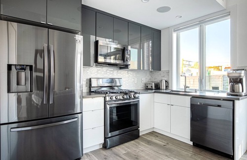 Downtown San Francisco House | Swanky SoMa 1BR w/Office, W/D, Private Patio, walk to HQs, by Blueground