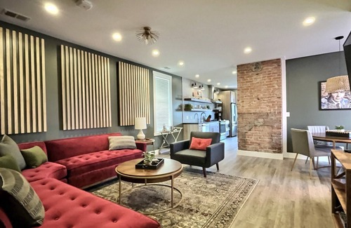 Cherokee Triangle Apartment | Swanky Suite @ Bungalou + Bourbon Bar + Gameyard