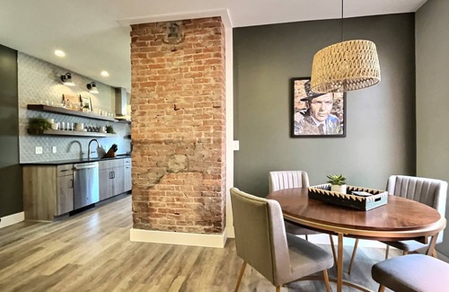 Cherokee Triangle Apartment | Swanky Suite @ Bungalou + Bourbon Bar + Gameyard