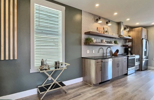 Cherokee Triangle Apartment | Swanky Suite @ Bungalou + Bourbon Bar + Gameyard