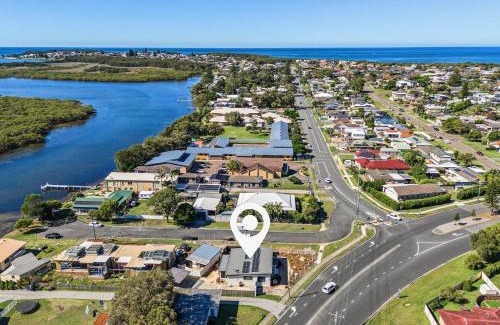 Swansea House | Swansea Lake House