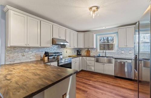 Skyland House | Sweeping Mountain Views! Hot Tub, Sauna, Game Room, Theatre, Golf, Reunions!
