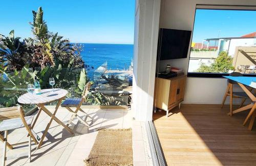 Bondi Apartment | Sweeping Ocean Views - Bondi Beach 2 bed + parking