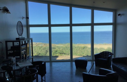Westport House | Sweeping ocean views in stunning modern house on 20 acres