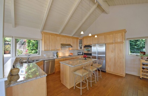 Central Malibu House | Sweeping Ocean Vus! SUPERIOR LOCATION withPrivacy! CLEANING-SAFE Policies!
