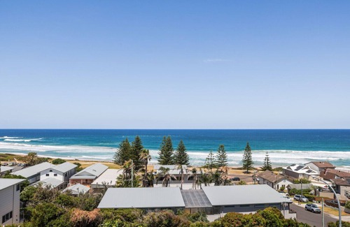 Curl Curl House | Sweeping Panoramic Views - Brand New Beach House