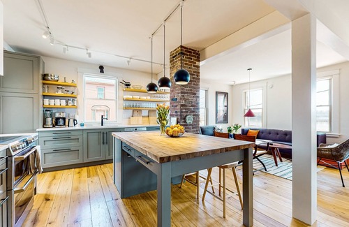 Wiscasset House | Sweeping Sheepscot River views in newly renovated 200 year old Wiscasset home