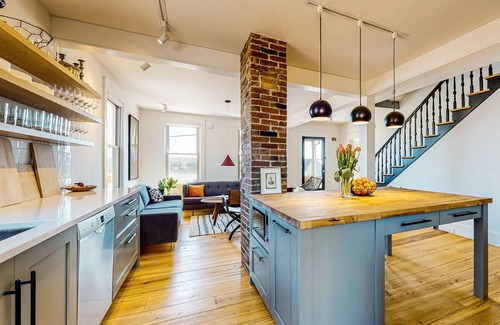 Wiscasset House | Sweeping Sheepscot River views in newly renovated 200 year old Wiscasset home