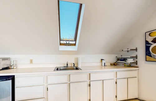 Wiscasset House | Sweeping Sheepscot River views in newly renovated 200 year old Wiscasset home
