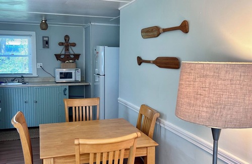 Geneva-on-the-Lake Cottage | Sweet and Cozy two bedroom Lake Erie Cottage -PET FRIENDLY!