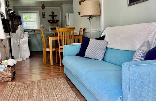 Geneva-on-the-Lake Cottage | Sweet and Cozy two bedroom Lake Erie Cottage -PET FRIENDLY!