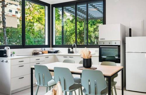 Ra'ananna Apartment | Sweet and rural home in Ra’anana