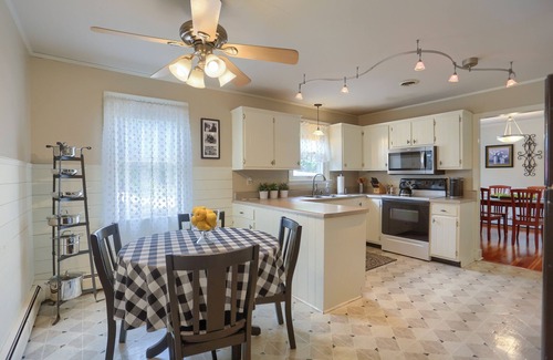 Palmyra House | Sweet Backyard Oasis! Just minutes from Hershey Park and attractions!