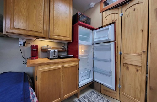 Birch Bay Apartment | Sweet Caravan Tiny Home by creek & bay. Twin bed.