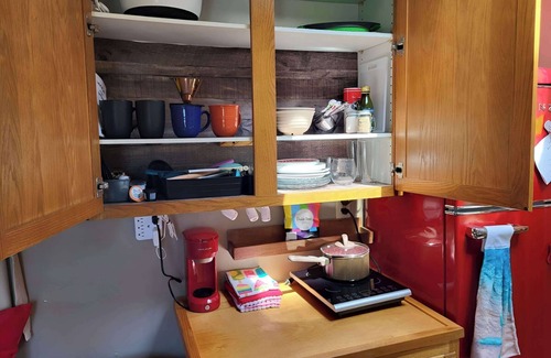 Birch Bay Apartment | Sweet Caravan Tiny Home by creek & bay. Twin bed.