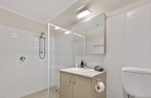 Kangaroo Point Apartment | Sweet! ~ Central New Farm ~ Walk to CBD