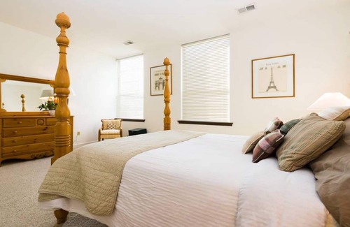 Royersford Condo | Sweet City Retreat! Luxurious Art Loft