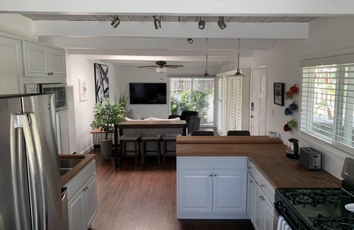 Roseville - Fleet Ridge House | Sweet cottage home close to beaches, airport and other attractions