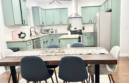 Sugar Hill House | 🌈Sweet Cozy & Spacious 5BR/2.5 Bath Home⭐️⭐️⭐️⭐️⭐️
