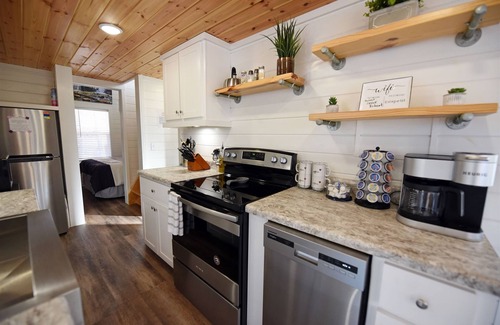 Turtletown Cabin | Sweet Creek Retreat | 1 Bed, 1 Bath | Hot Tub | Wifi | Firepit