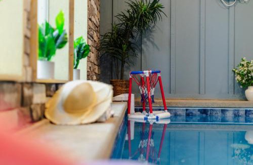 Black Bear Falls House | Sweet Escape By Ghosal Luxury Lodging