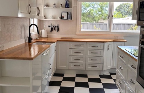 Bomaderry House | Sweet Gum Cottage - Unique Charm & Expansive Backyard!