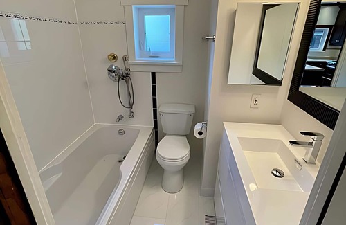 New Toronto House | Sweet House just steps to the Lake