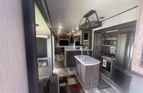 Green House | Sweet little Retreat, peacefully/centrally-located. Pet Friendly. 1.5ml off I5