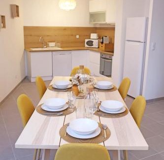 Eauze Apartment | #Sweet Moments By Eauz'Homes -WiFi-Netflix