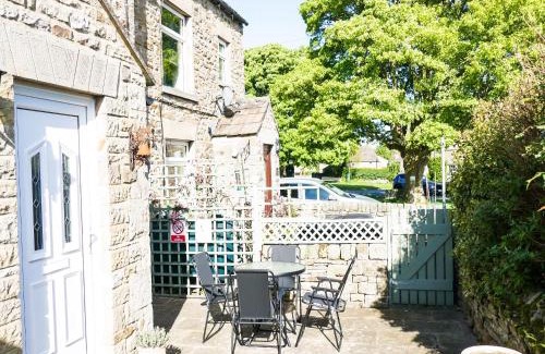 Redmire House | Sweet Pea Cottage