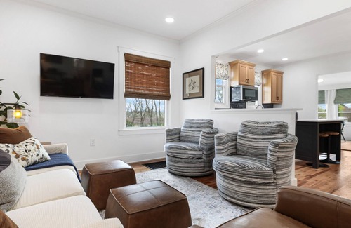 Winchester House | Sweet Retreat-across from Twin Creeks Marina