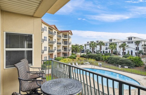 Frangista Beach Condo | Sweet Retreat @ Emerald Waters | Steps to Beach & Pool | FREE Fun Pass | Summer Special!