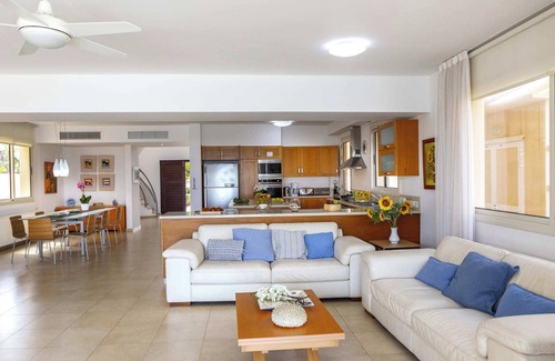 Agios Amvrosios Villa | Sweet Tropics Villa in Esentepe