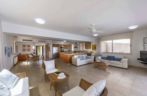 Agios Amvrosios Villa | Sweet Tropics Villa in Esentepe