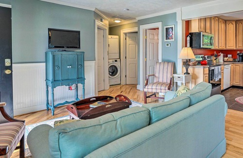 Loretto Cottage | Sweet Vacation Cottage w/Deck & Grill!